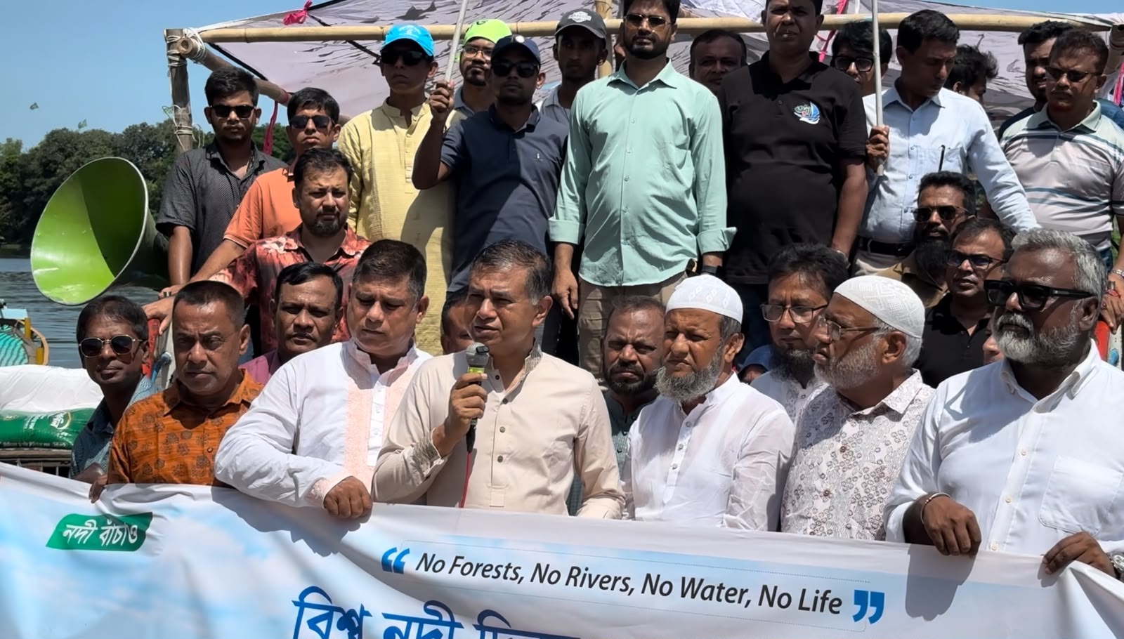 তরী বাংলাদেশের বর্ণাঢ্য নৌ র‍্যালি অনুষ্ঠিত